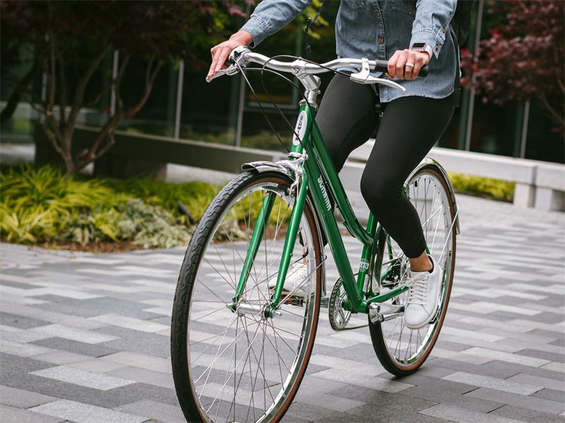 Schwinn Women's Collegiate 700c Hybrid Bicycle