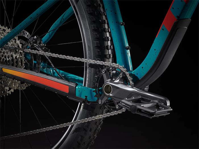 Trek Roscoe stays well protected with a double-sided chainstay guard
