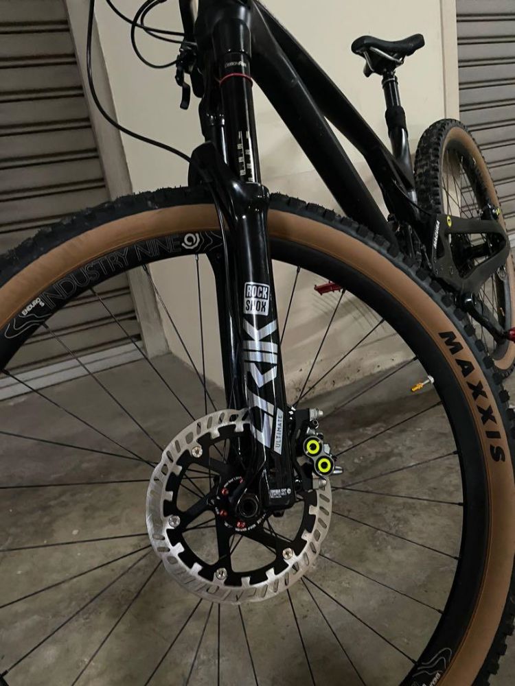 Evil Offering Front Fork: RockShox Lyrik Ultimat